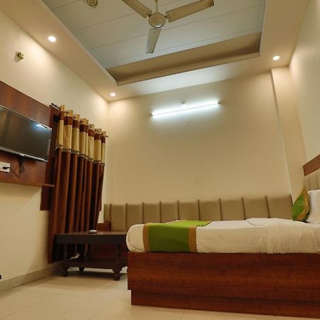 Hotel Haridev Roorkee ภายนอก รูปภาพ